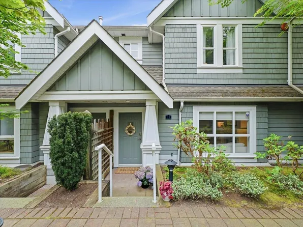 2688 Mountain Hwy #11, North Vancouver, BC V7J 2N5