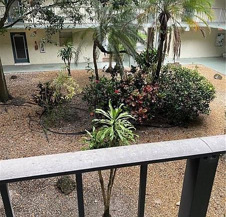 4th image of 1800 N Lauderdale Ave