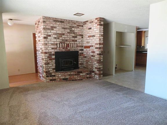 3rd image of 176 Claremont Dr