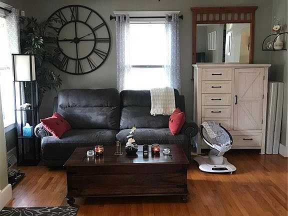3rd image of 102 Villa Ave