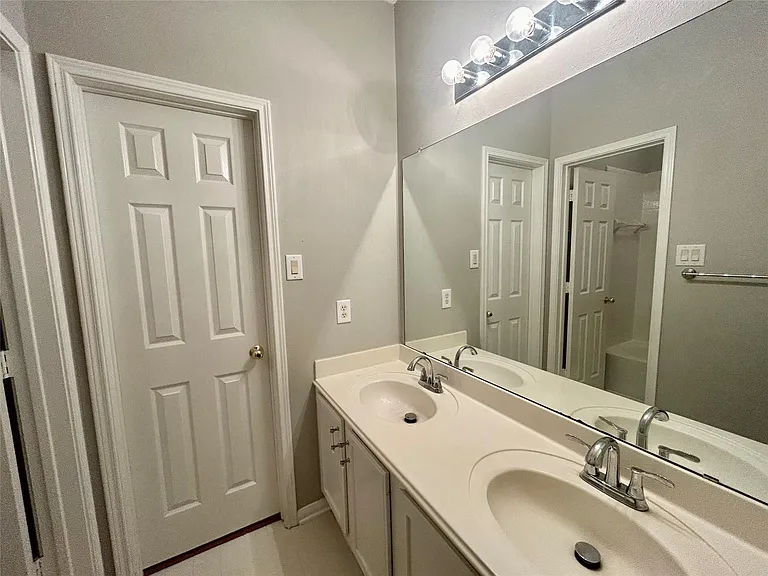 16807 Laguna Springs Dr — Photo 41