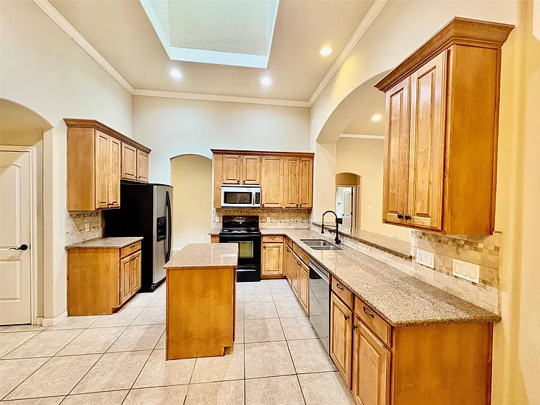 15210 Falcon Dr — Photo 8