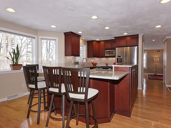 4th image of 17 Briarwood Ln