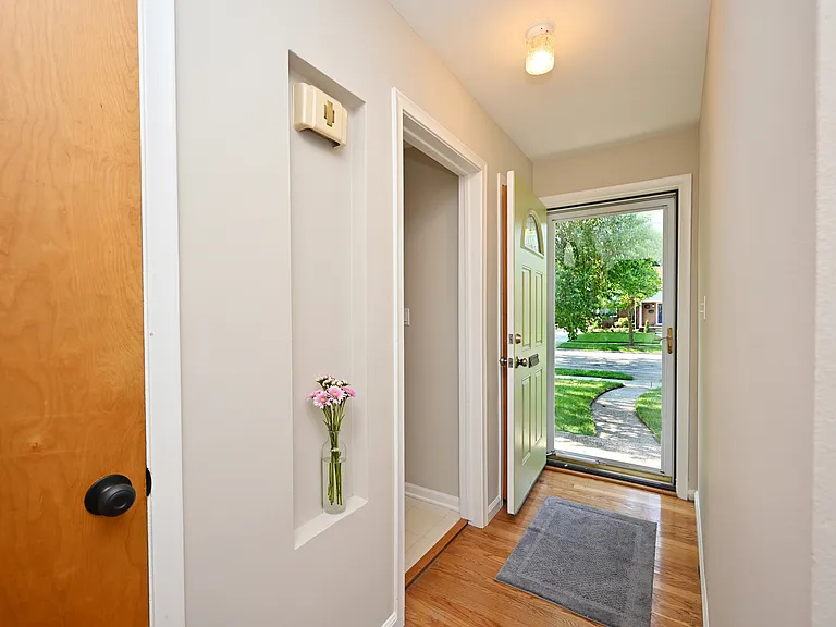 2453 Windemere Rd — Photo 2