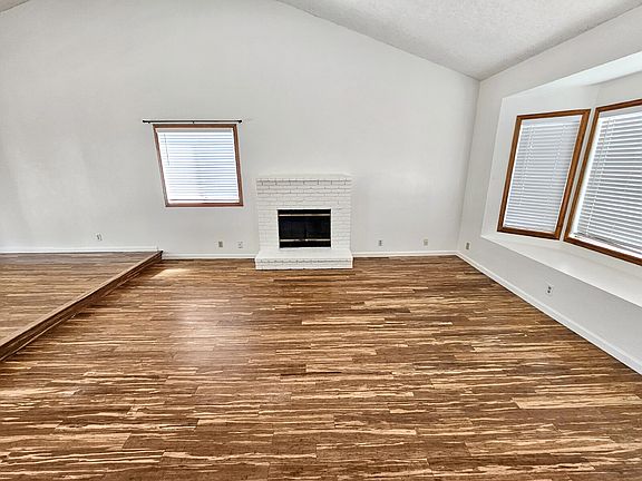 2nd image of 528 Heatherglen Dr