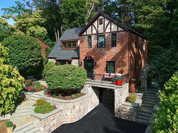 2nd image of 17 Sinclair Martin Drive
