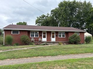 608 Schneider St SE, North Canton, OH 44720