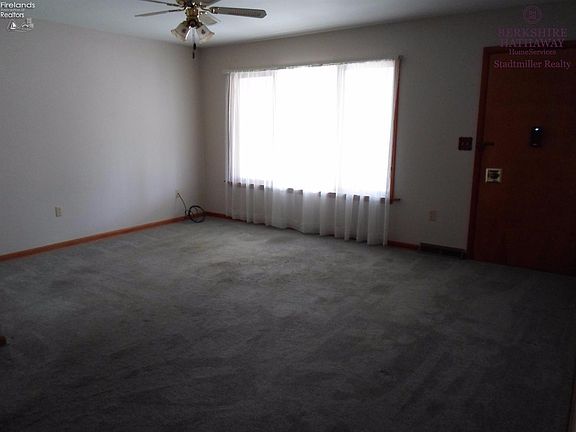 4th image of 109 Douglas Dr