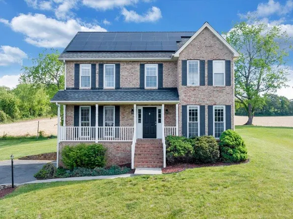 692 Brookfield Ln, Roanoke, VA 24012