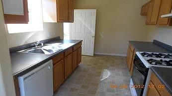 4th image of 4020 42nd St