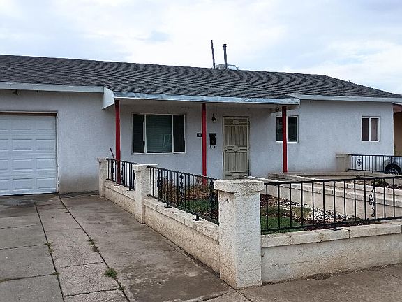 3rd image of 3417 Palomas Dr NE