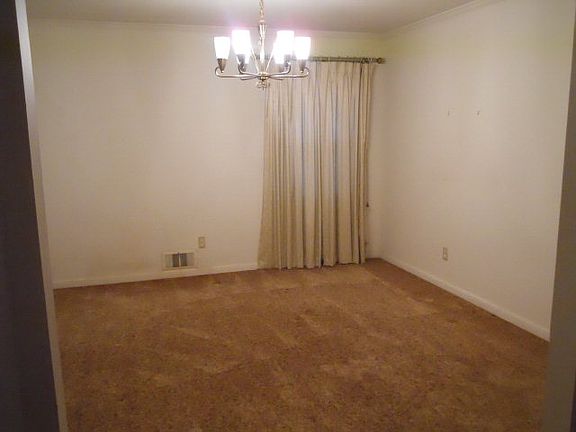 3rd image of 211 S Caswell St