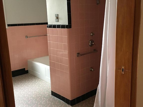 3rd image of 116 Pequest Dr