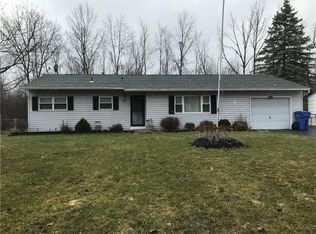 95 Kenwick Dr, Rochester, NY 14623