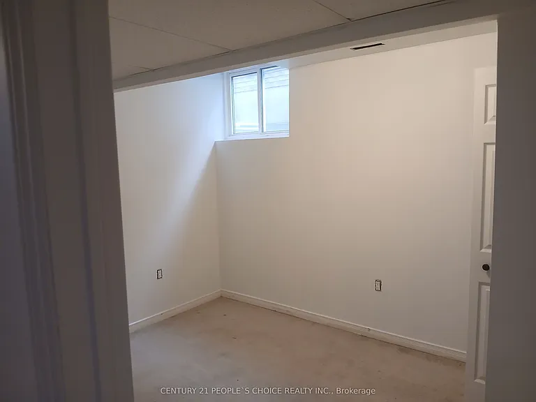 31 Moss Pl — Photo 13