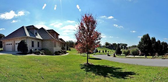 4th image of 105 Lakes Edge Dr