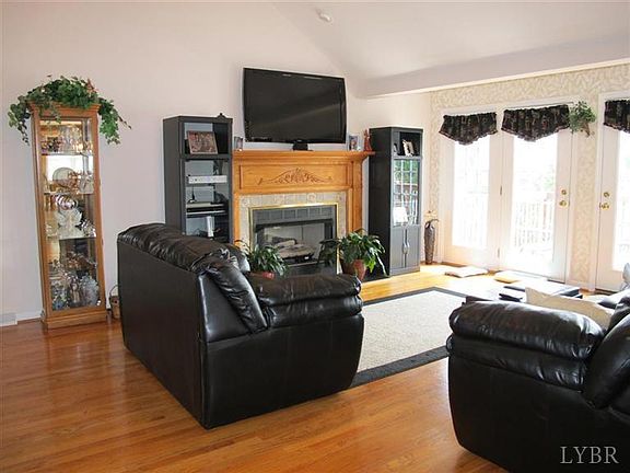 3rd image of 1261 Lake Shore Dr