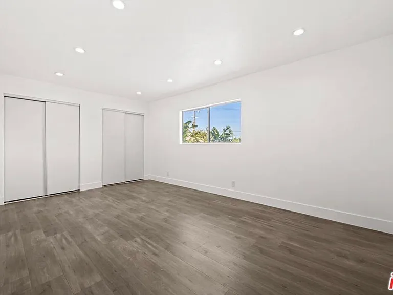 6257 Lindley Ave — Photo 8