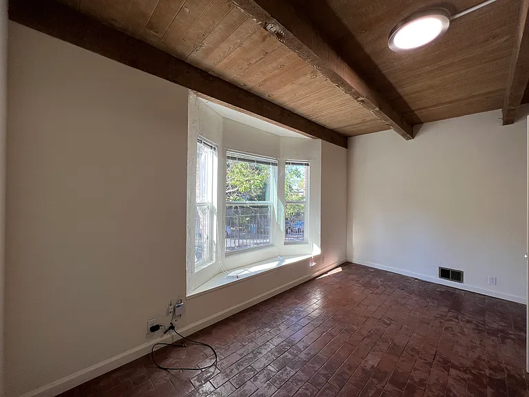2541-2569 Le Conte Ave — Photo 45