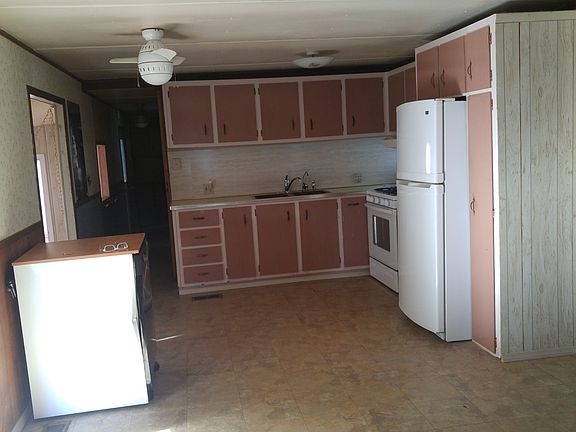 4th image of 393 Park Dr