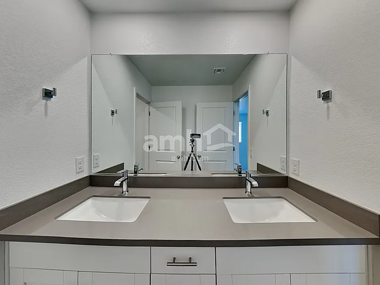 4215 W Saint Charles Ave — Photo 15