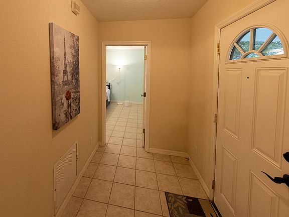3rd image of 216 W 16th St