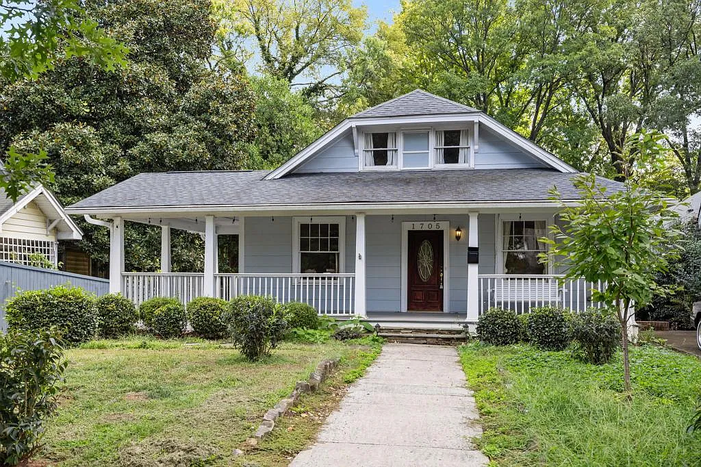 1705 Fountain View St — Photo 2