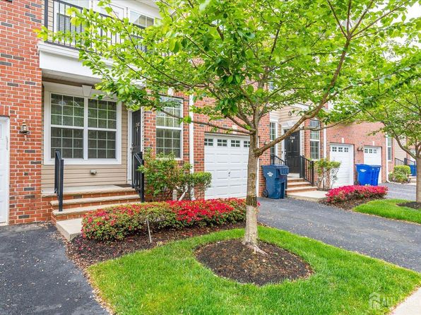 2342 Berkshire Ln, North Brunswick, NJ 08902