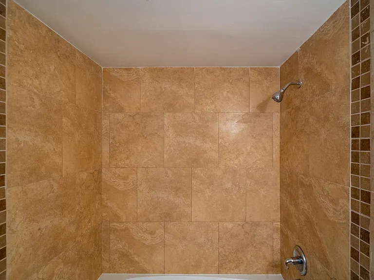 606 Ixoria Ave #A1 — Photo 8