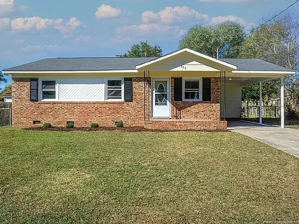 353 Longhorn Dr, Fayetteville, NC 28303