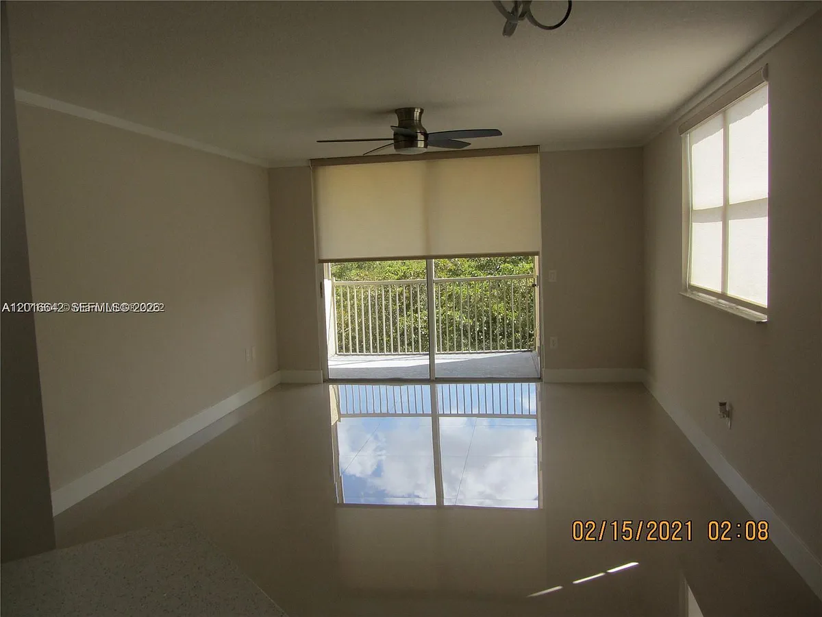 Building Photo - 8343 Lake Dr #506