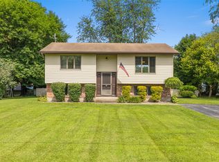 16 Orchard Ln, Lloyd, NY 12528