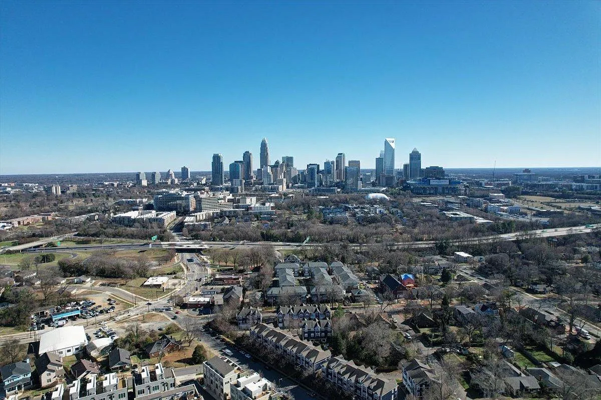 1 bed, 1.5 bath, 1175 sqft, $3,400 — Photo 4