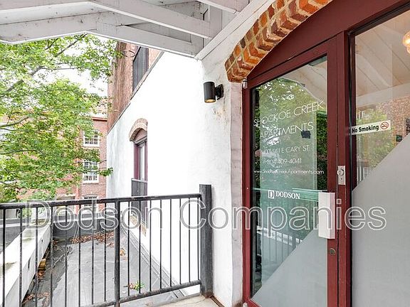3rd image of 1407 E Cary St APT 304