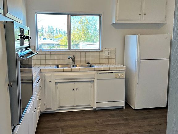5th image of 2404 Hurley Way APT 9