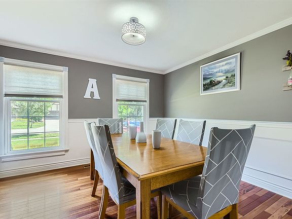 3rd image of 3490 Regent Dr