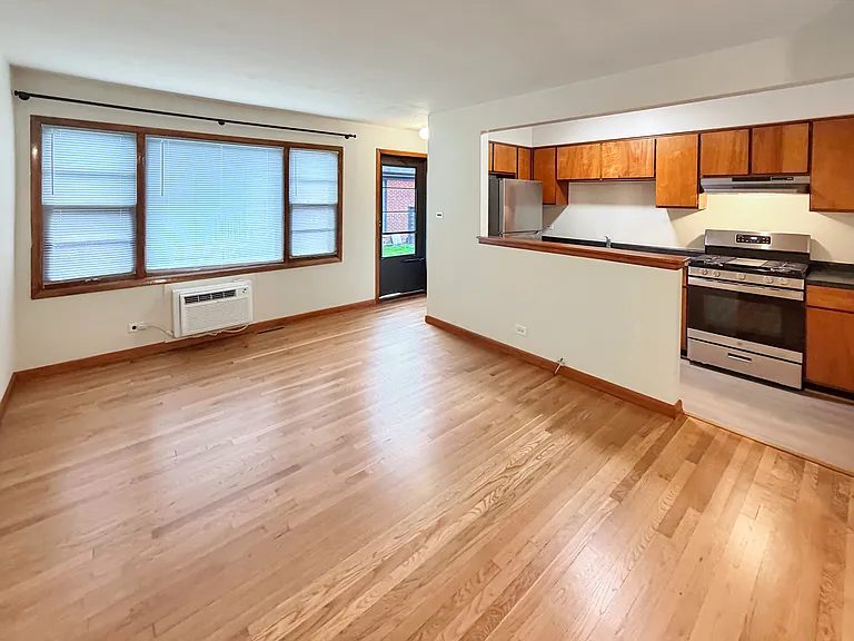 586 N Rozanne Dr #B — Photo 1