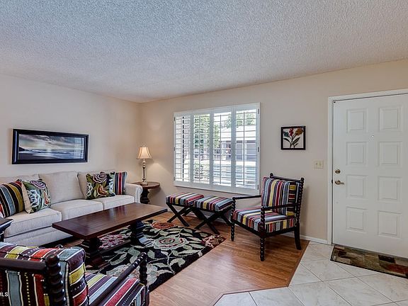 LIving room 3