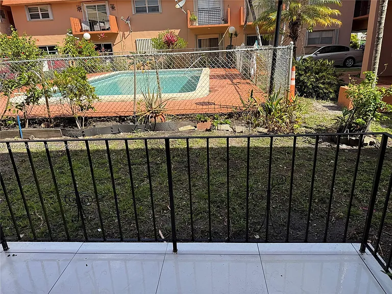 1100 W 35th St #8 — Photo 28