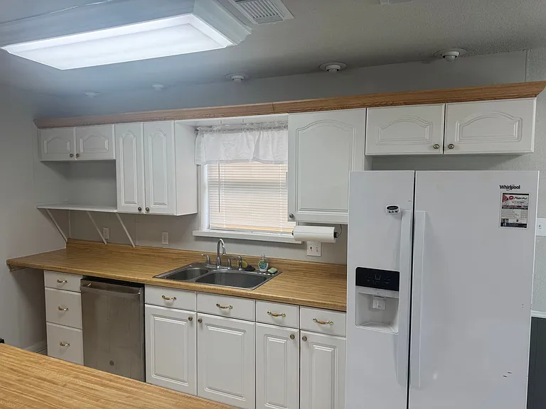 305 Wilson St — Photo 9