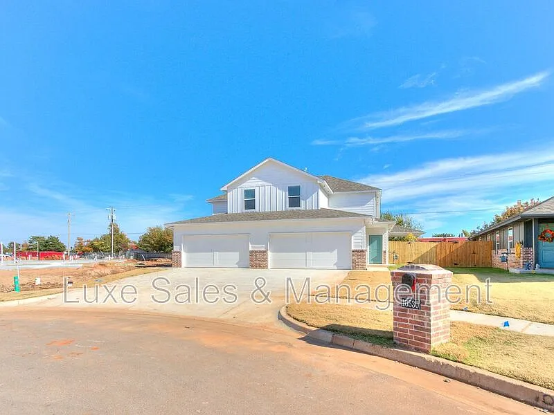 3 bed, 2.5 bath, 1265 sqft, $1,545 — Photo 3