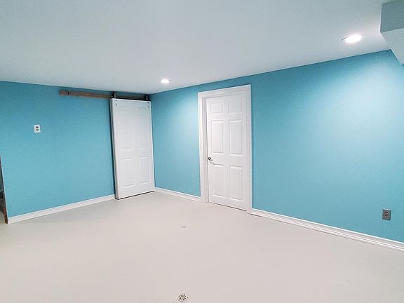 3rd image of 15774 Cambridge Dr