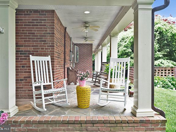 3rd image of 201 Cleave Dr