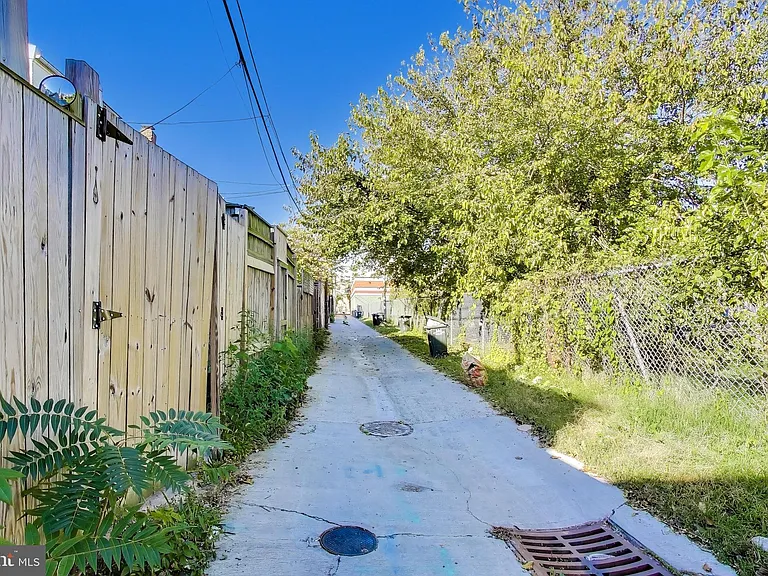 1238 Linden Pl NE — Photo 29