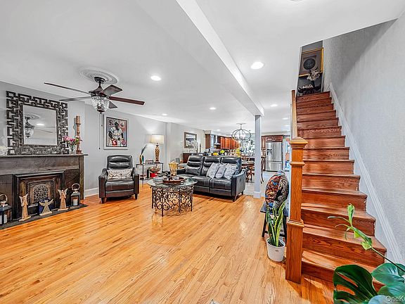 3rd image of 885A Putnam Avenue #A