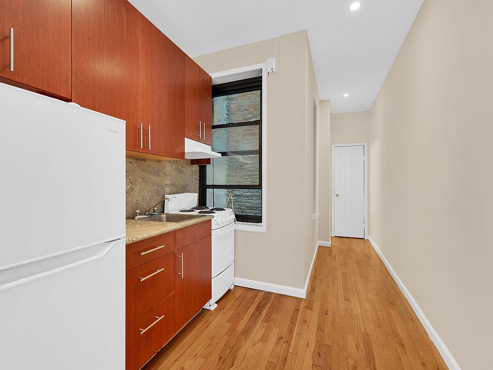 2nd image of 229 E 67th St #2BB