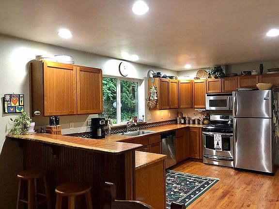 4th image of 102 Dena Ln