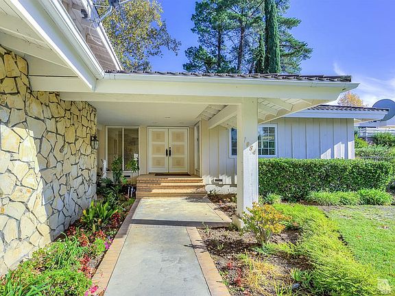 4th image of 1084 Brookview Ave
