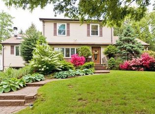 298 Wedgewood Dr, Paramus, NJ 07652