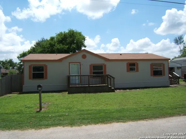 918 Reiley Rd, Seguin, TX 78155